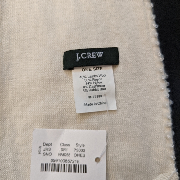 Unworn Sequined Jcrew scarf in ivory color - Picture 3 of 6